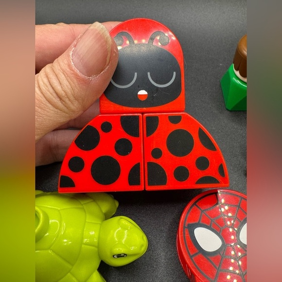 Assorted Vintage Lego Duplo 5 Pieces Spiderman Lady Bug Woman Turtle Flower - Picture 4 of 6